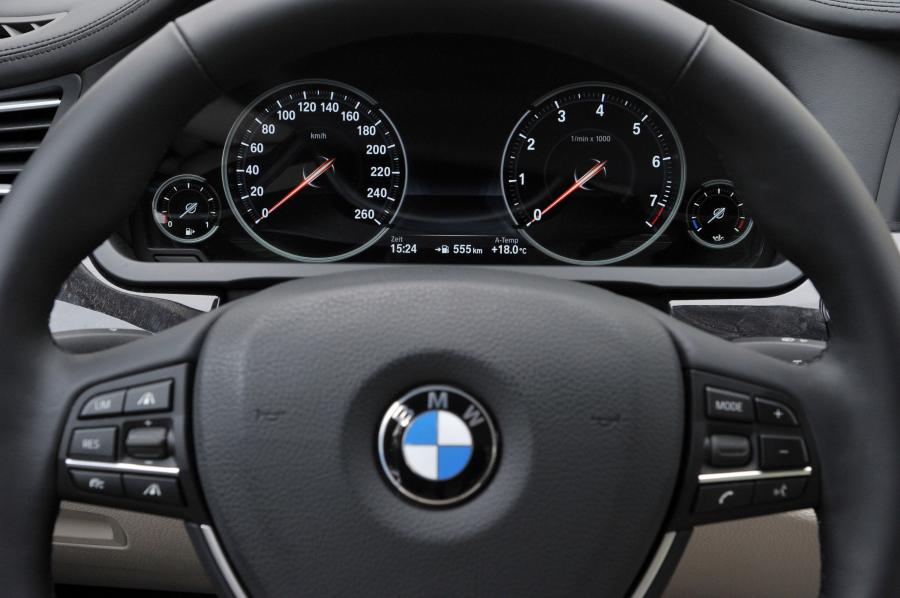  BMW 7-Series 2013 года  (фото 77 из 123)